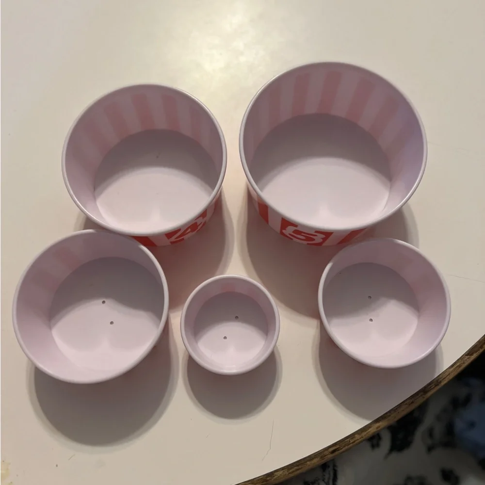 Popcorn stacking and counting toy. Popcorn bowls only 1-5